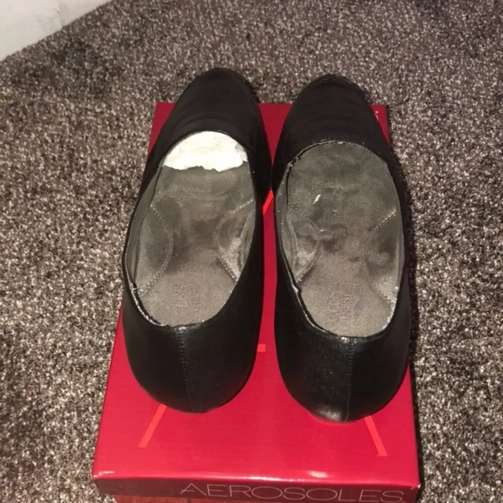 Brand New AEROSOLES Lovely Black Leather Wedges 002 9.5M